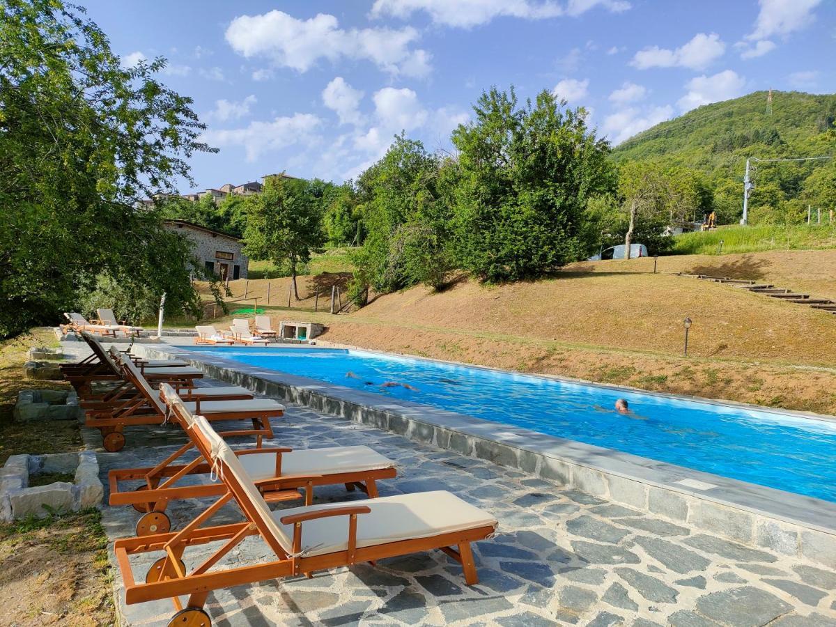 Agriturismo Borgo Biaia Camporgiano Exteriör bild