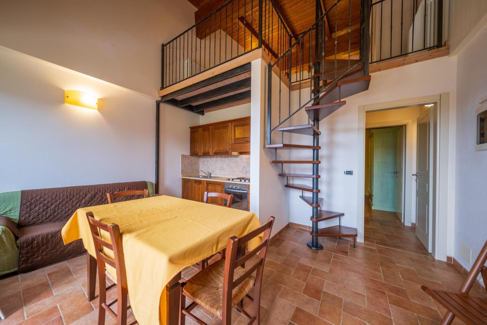 Agriturismo Borgo Biaia Camporgiano Exteriör bild