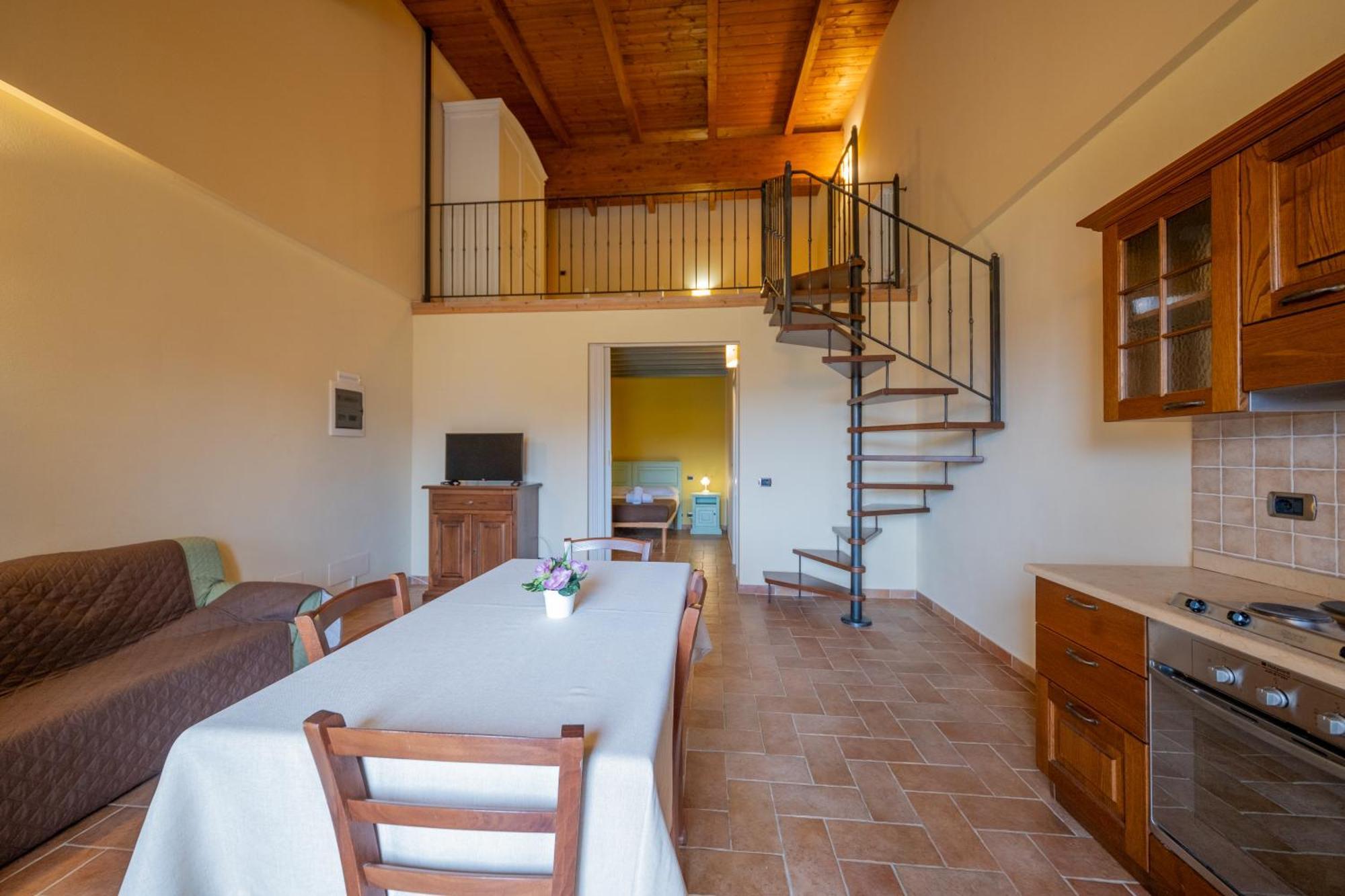Agriturismo Borgo Biaia Camporgiano Exteriör bild