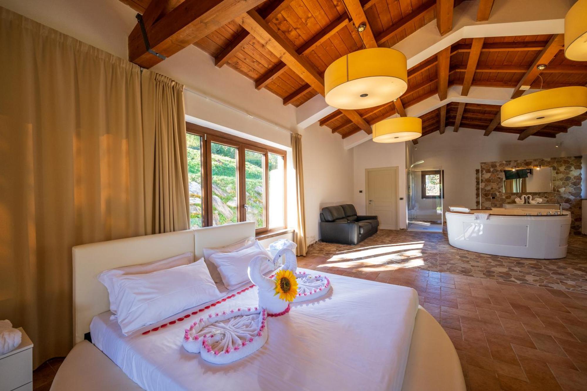 Agriturismo Borgo Biaia Camporgiano Exteriör bild