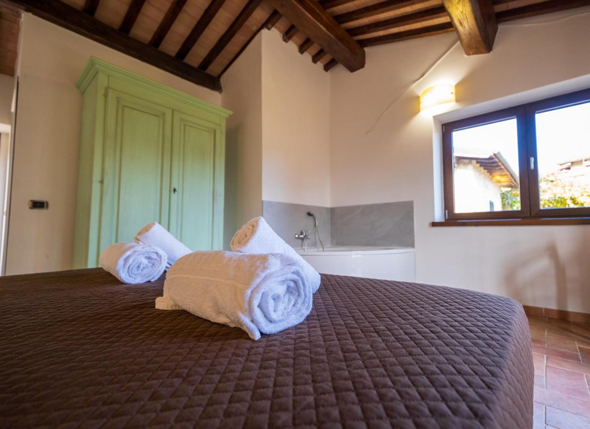 Agriturismo Borgo Biaia Camporgiano Exteriör bild