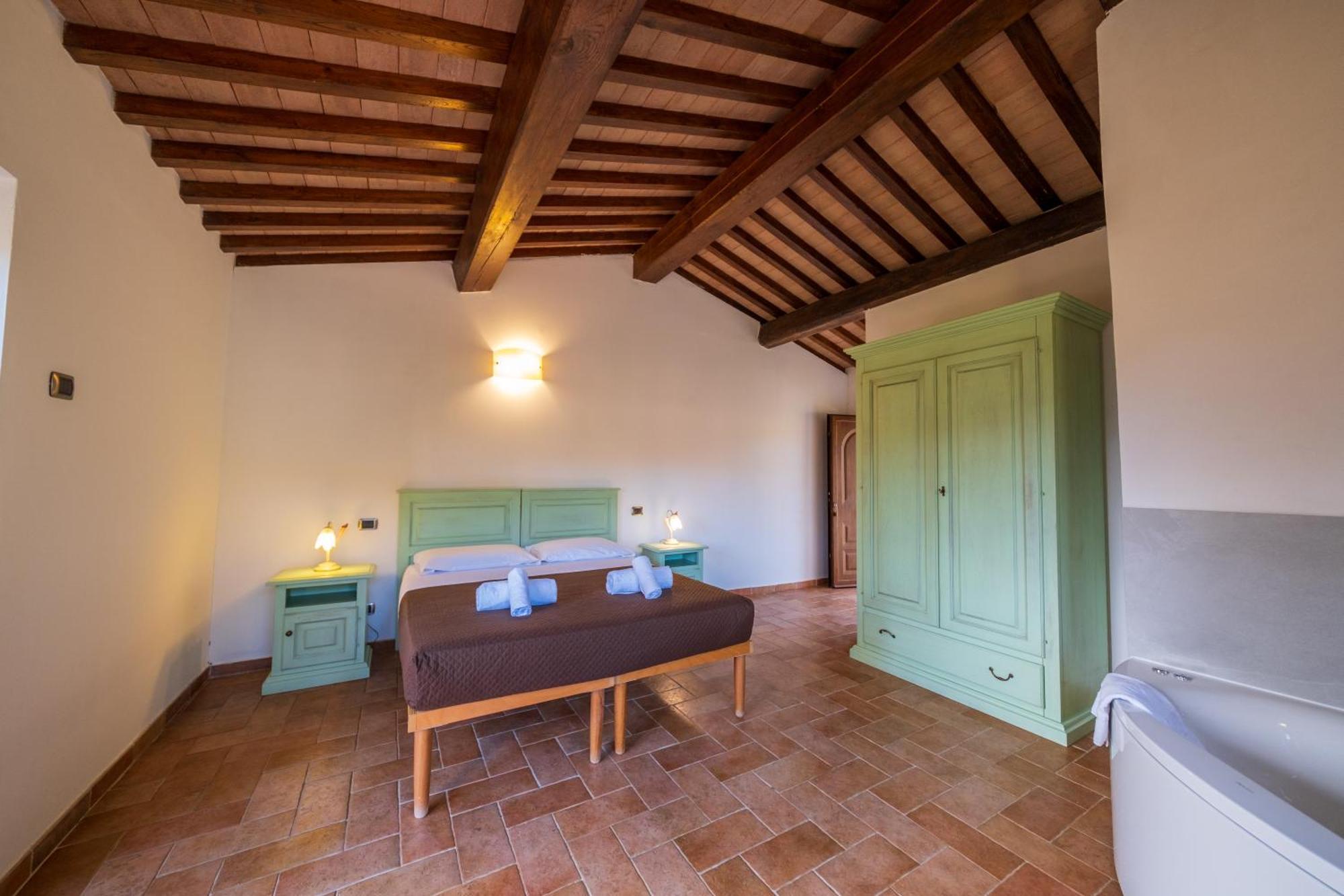 Agriturismo Borgo Biaia Camporgiano Exteriör bild