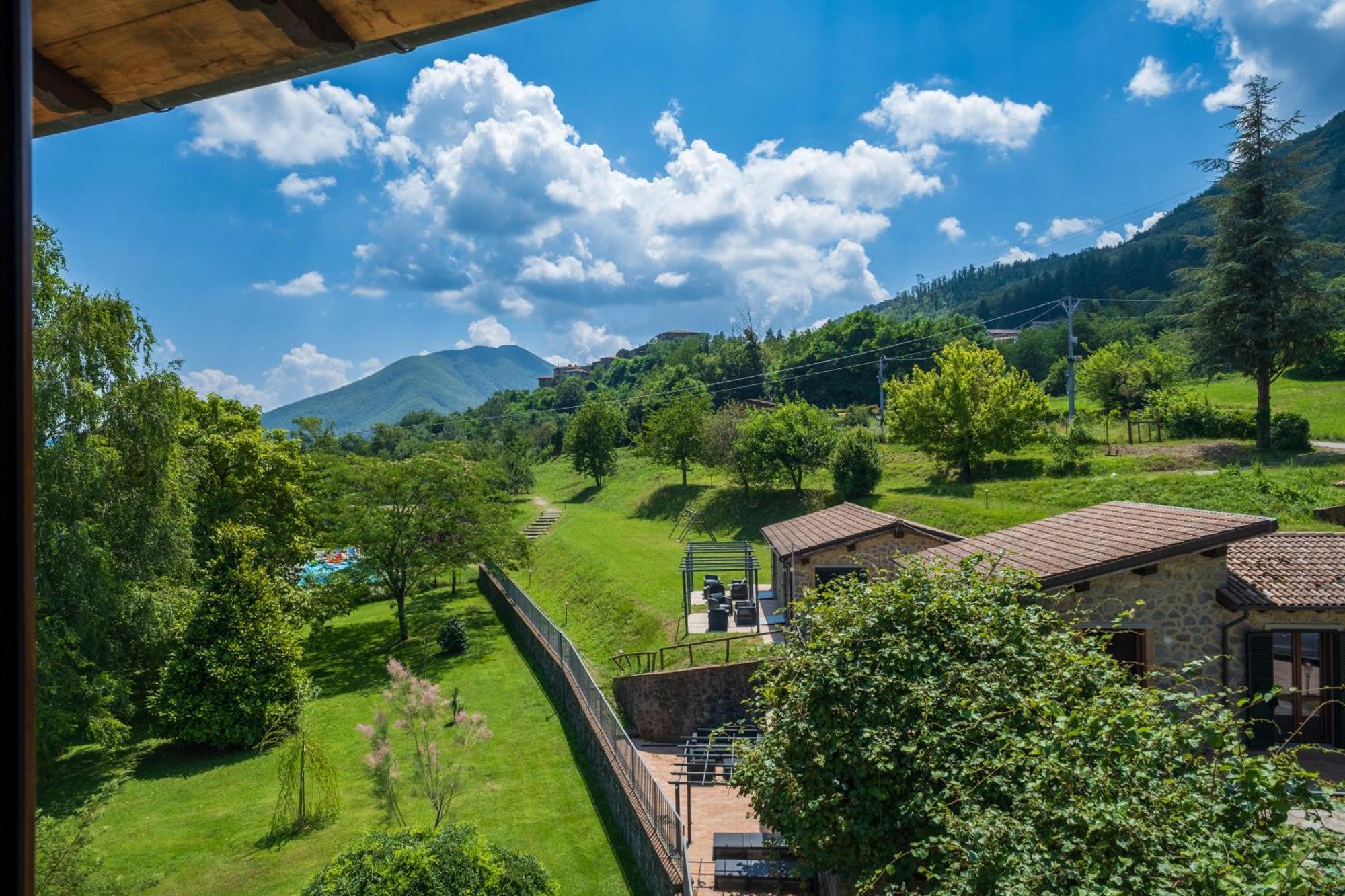 Agriturismo Borgo Biaia Camporgiano Exteriör bild
